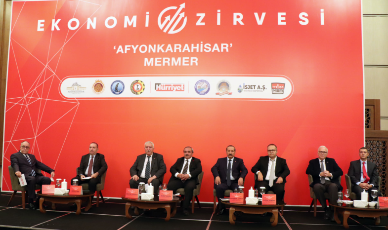 AFYONKARAHİSAR EKONOMİ ZİRVESİ DÜZENLENDİ