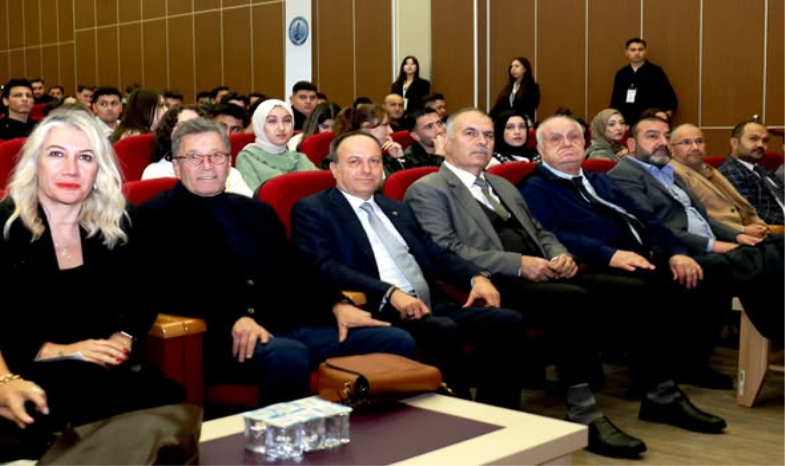 AKÜ’DE DÜZENLENEN LOJİSTİK ZİRVESİ GENİŞ KATILIMLA GERÇEKLEŞTİRİLDİ