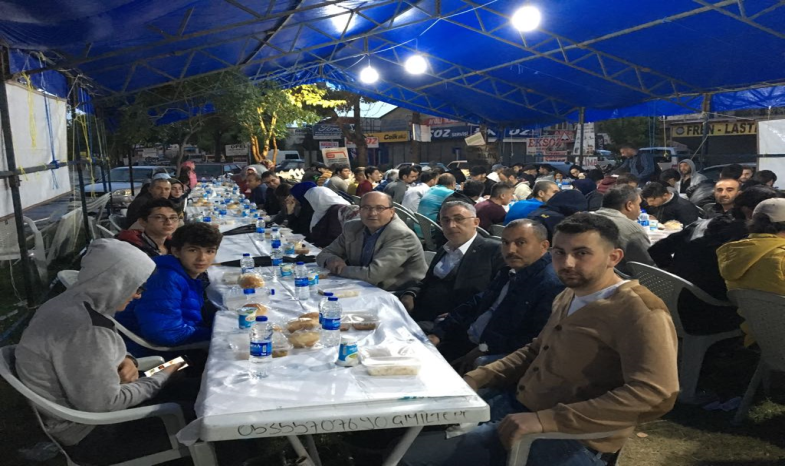 İFTAR ÇADIRI'NDA YEMEK DAĞITIMINA DEVAM EDİLİYOR