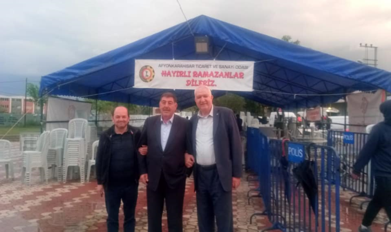 İFTAR ÇADIRI'NDA YEMEK DAĞITIMI SÜRÜYOR