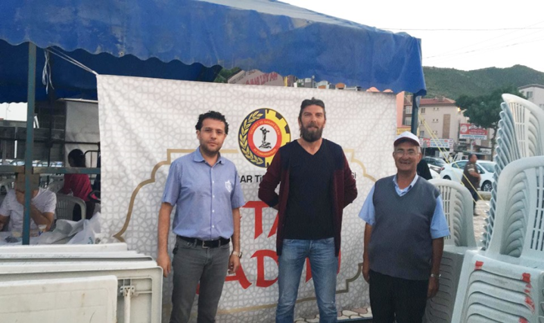 İFTAR ÇADIRI'NDA YEMEK DAĞITIMI SÜRÜYOR