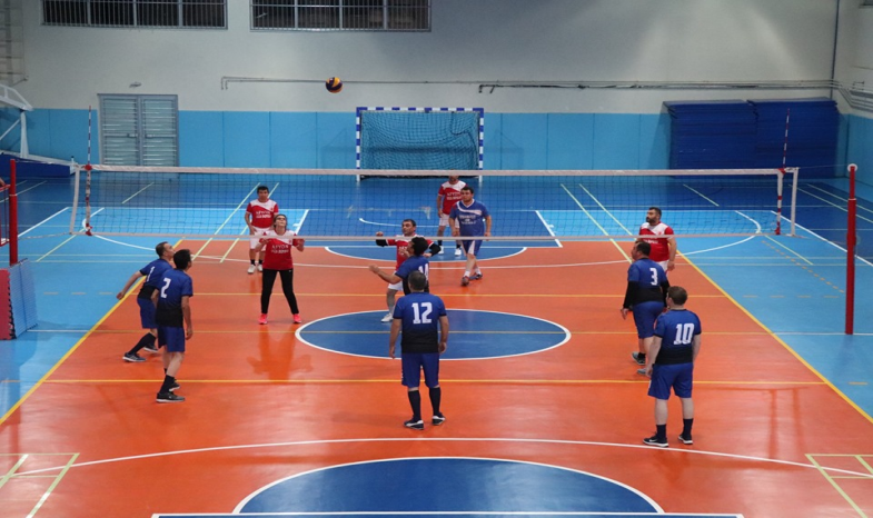 VOLEYBOLDA FİNALİSTLER BELLİ OLDU