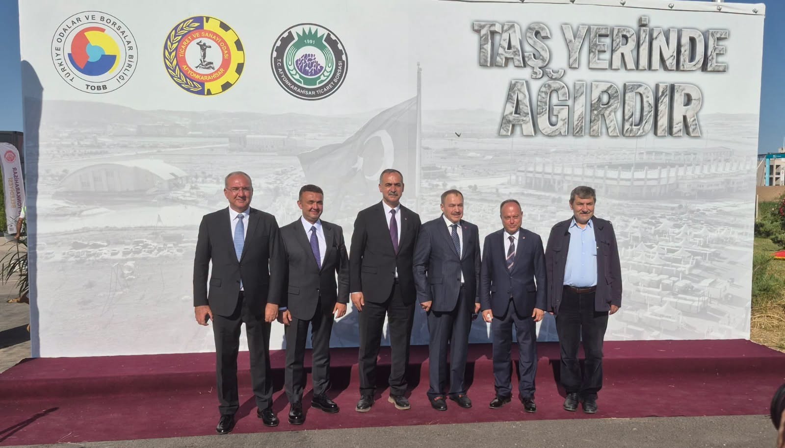 Eski Bakan Veysel Eroğlu'ndan ATSO Standına Ziyaret
