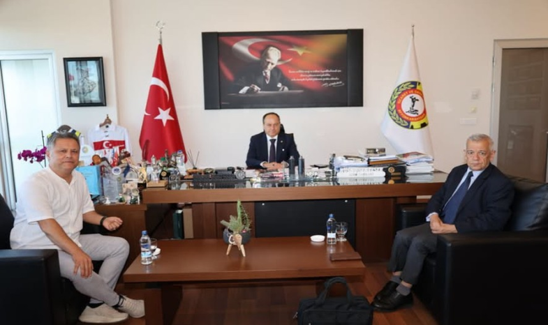 İstanbul Üniversitesi Çin Dili ve Edebiyatı Anabilim Dalı Başkanı ve Yunus Emre Enstitüsü