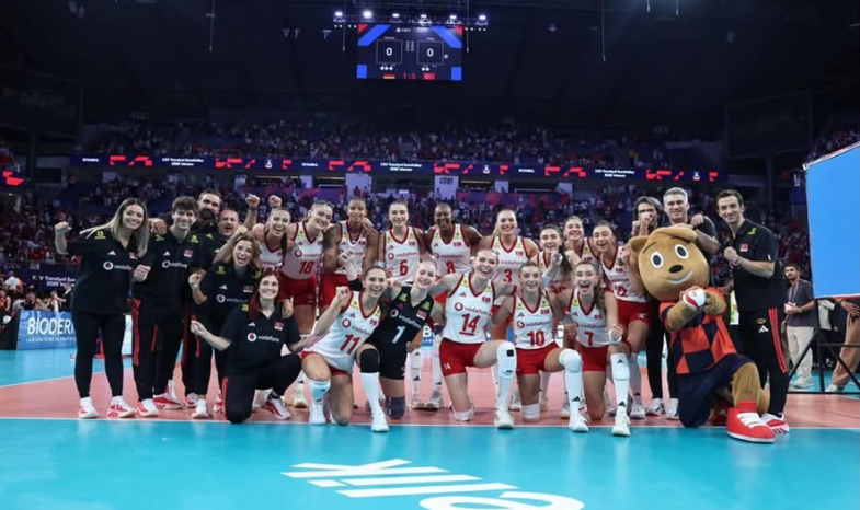 Yarı Finaldeyiz! Avrupa Şampiyonası'nda Almanya'yı 3-1'le geçerek yarı finale yükselen Filenin